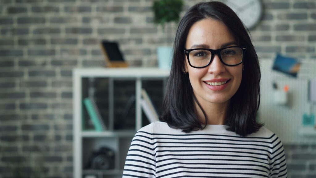 Relationship advice for married working moms. It’s difficult to balance career and family responsibilities, deal with stress and fatigue, feel disconnected from your spouse due to busy schedules, and be concerned about your children’s well-being and your role as a mom.